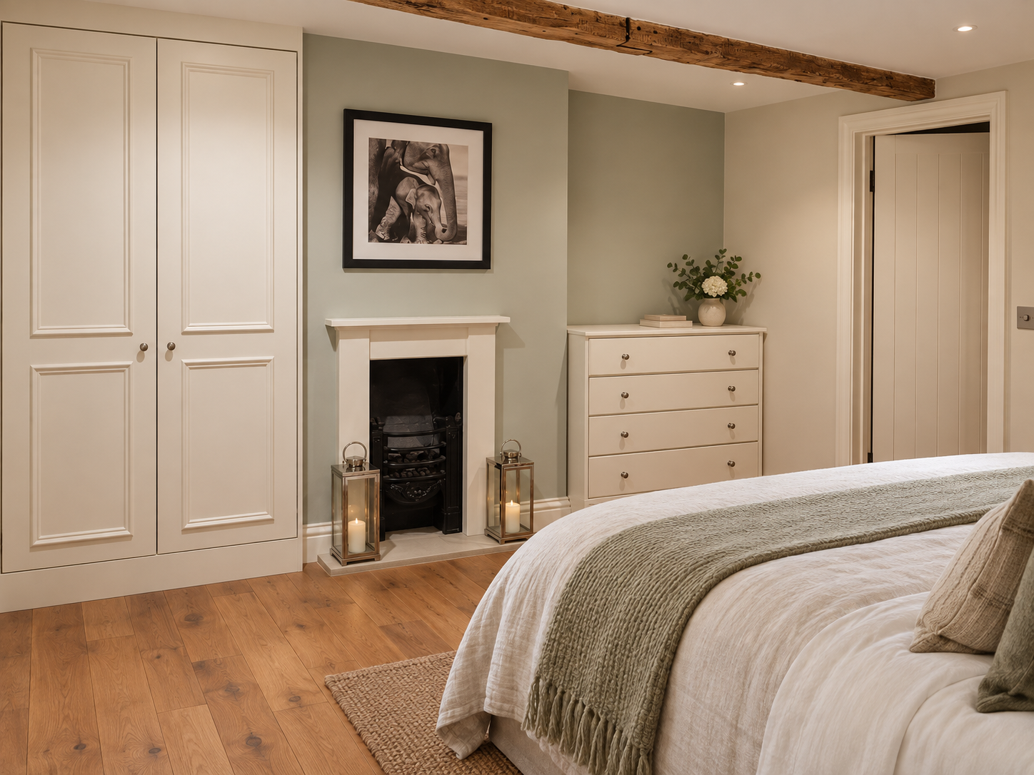 Built-in wardrobe with chest of drawers and shelving